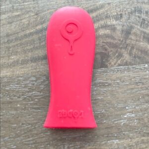Lodge brand silicone handle hot for pan